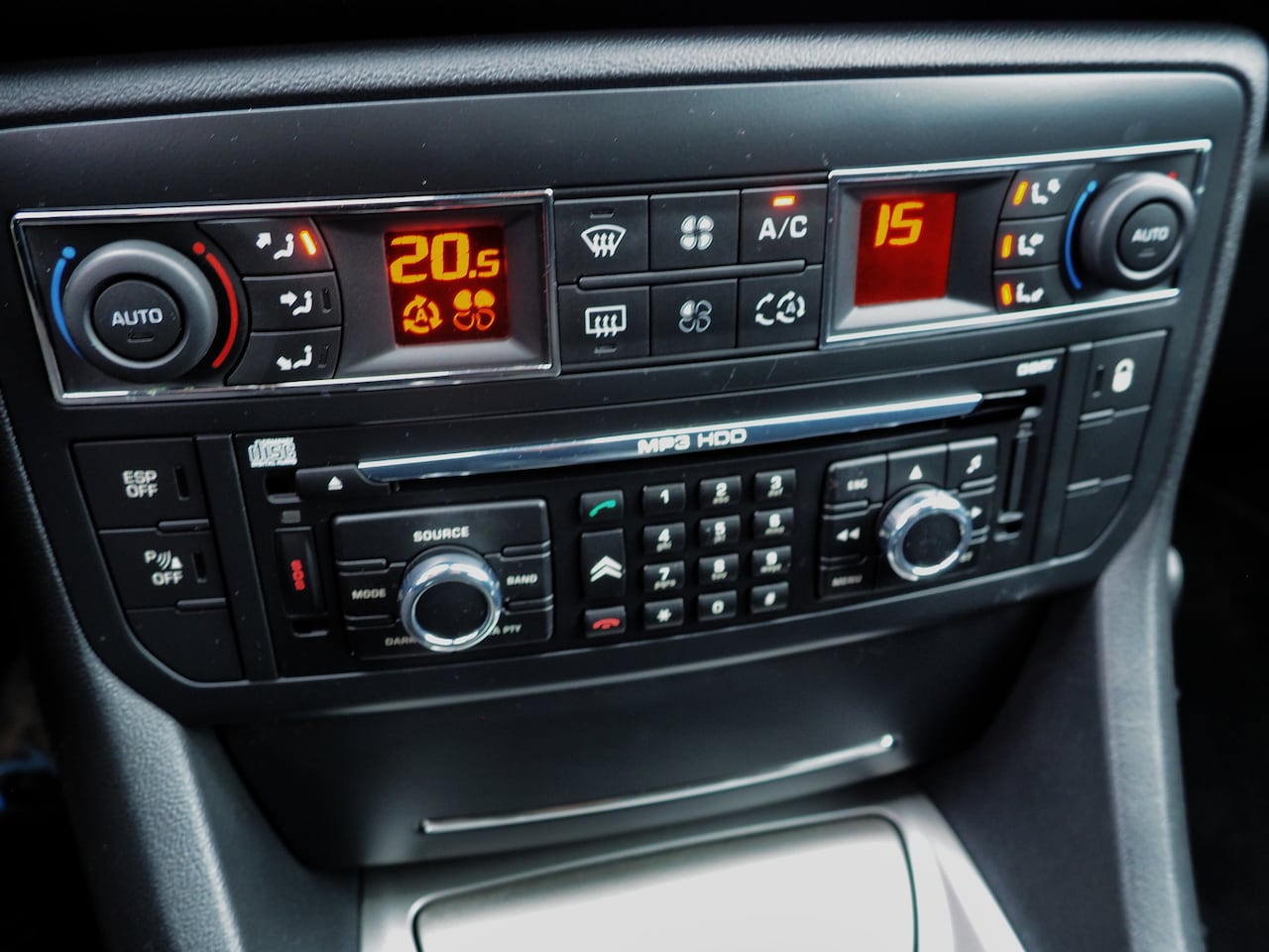 Citroën C5 - 2.0i 16v Ligne Business CLIMA CRUISE PARKEER S. NAVI