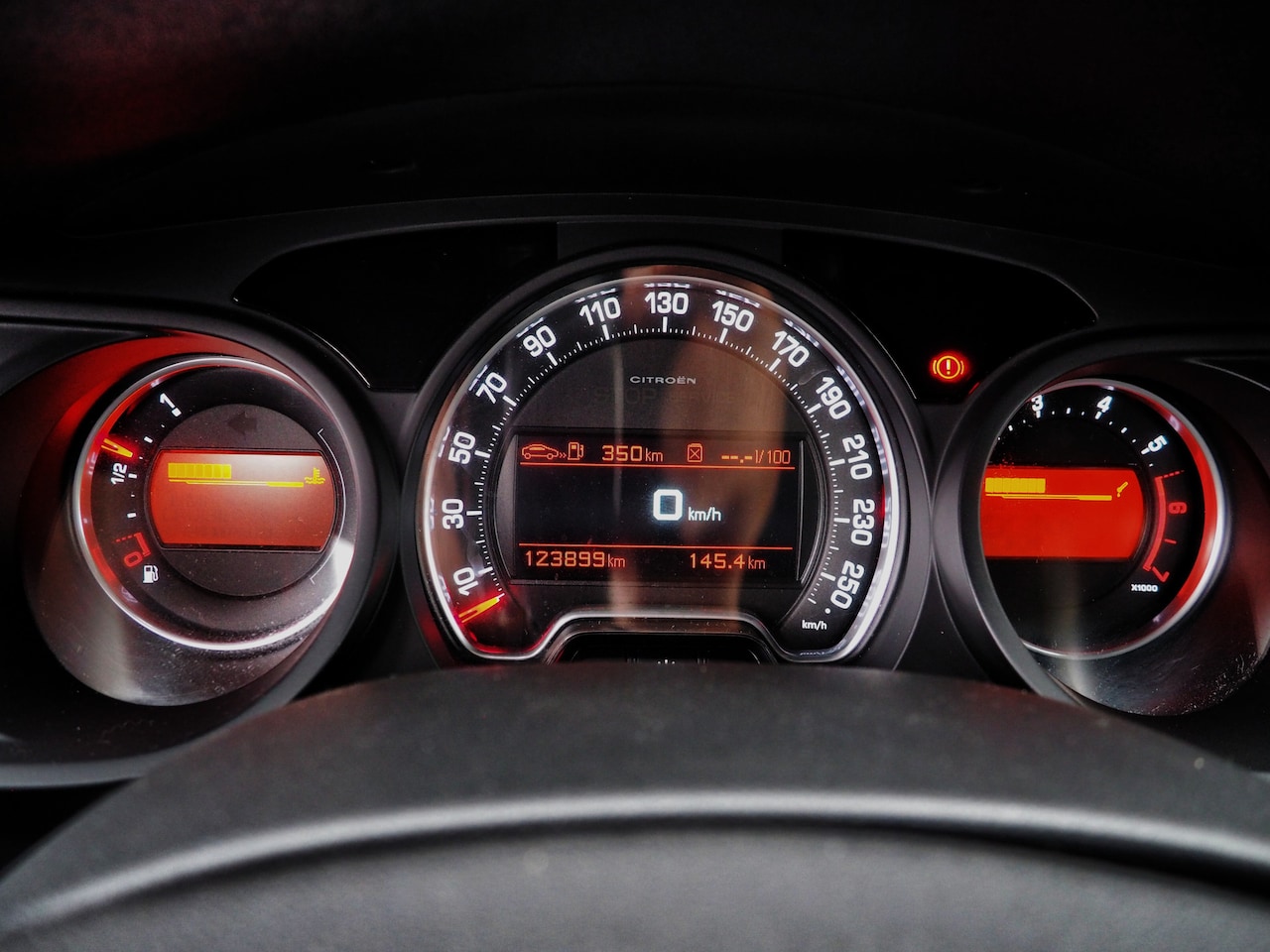 Citroën C5 - 2.0i 16v Ligne Business CLIMA CRUISE PARKEER S. NAVI