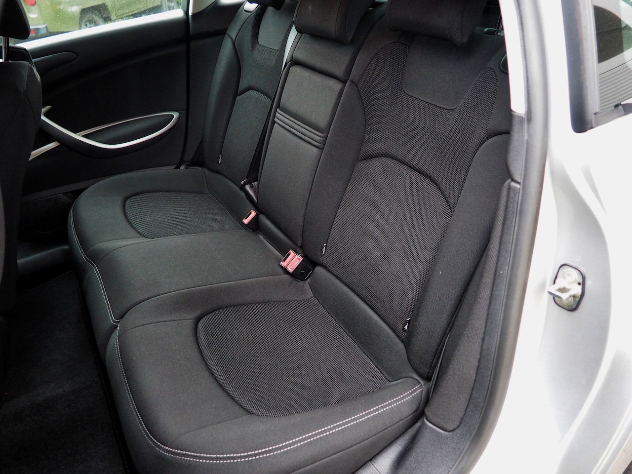 Citroën C5 - 2.0i 16v Ligne Business CLIMA CRUISE PARKEER S. NAVI