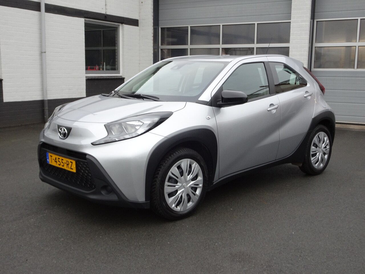 Toyota Aygo X - 1.0 VVT-i MT Play Airco, cruise controle, achteruitrij camera, elektrische ramen, centrale - AutoWereld.nl