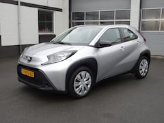 Toyota Aygo X - 1.0 VVT-i MT Play Airco, cruise controle, achteruitrij camera, elektrische ramen, centrale