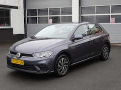 Volkswagen Polo - 1.0 TSI Life Business Automatische airco, navigatie, parkeersensoren voor en achter, cruis