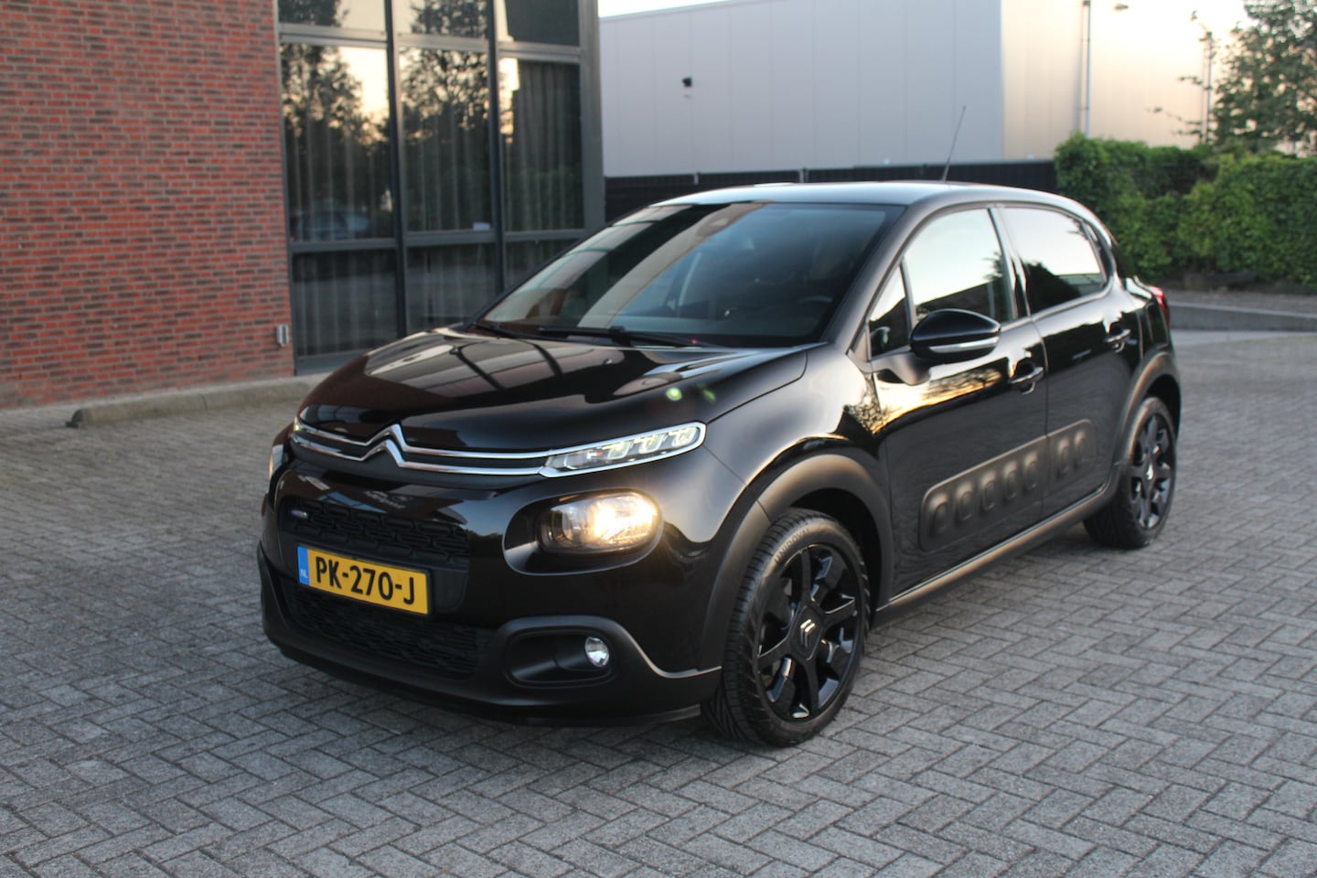 Citroën C3 - 1.2 PureTech S&S Shine Clima-Cruise-Navi-Camera - AutoWereld.nl