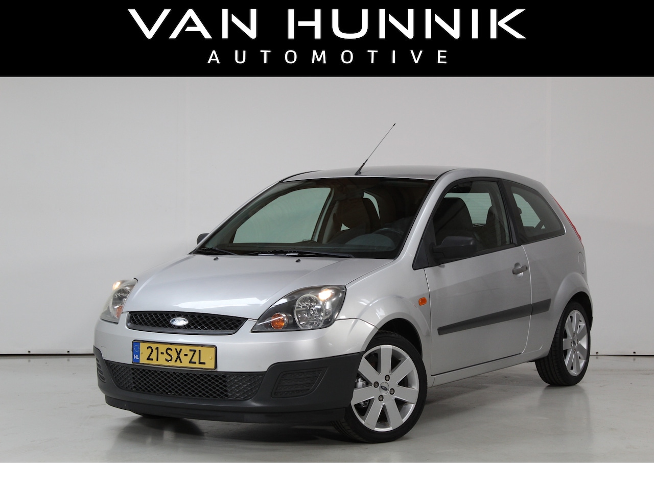 Ford Fiesta - 1.3-8V Futura Airco | NL-Auto | Beschadiging motorkap - AutoWereld.nl