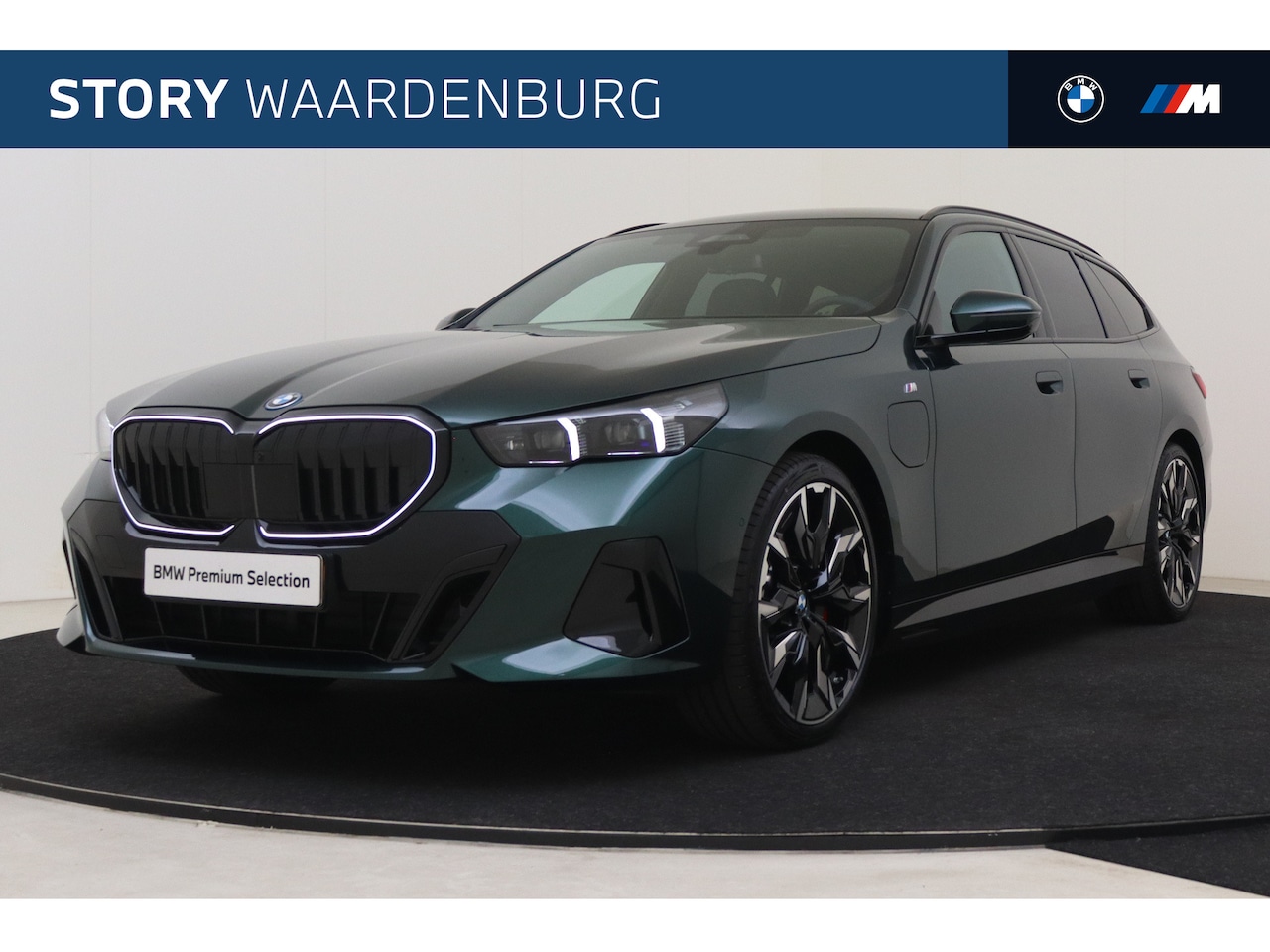 BMW 5-serie Touring - 530e M Sport Automaat / Panoramadak / Trekhaak / Adaptief onderstel professional / Parking - AutoWereld.nl