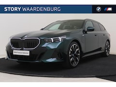 BMW 5-serie Touring - 530e M Sport Automaat / Panoramadak / Trekhaak / Adaptief onderstel professional / Parking