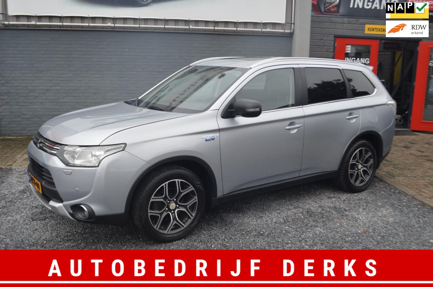 Mitsubishi Outlander - 2.0 PHEV Aut Airco Leer Navi Trekhaak PDC - AutoWereld.nl