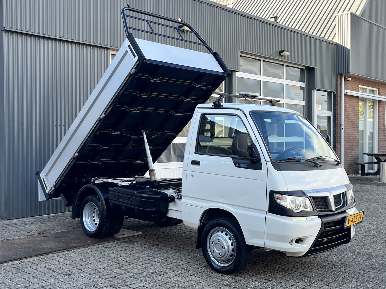 Piaggio Porter - 1.3 Kipper CNG en Benzine met Radio 2-persoons Openlaadbak Werkverlichting Kieper Stadsaut - AutoWereld.nl