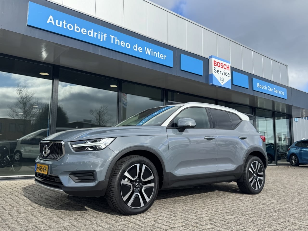 Volvo XC40 - 2.0 T4 Momentum| Trekhaak, CarPlay, Keyless, Leder - AutoWereld.nl