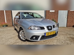 SEAT Ibiza - 1.4-16V Sport In een zeer nette staat verkerende Seat Ibiza 1.4 16V Airco, lm velgen,cruise, nieuwe apk