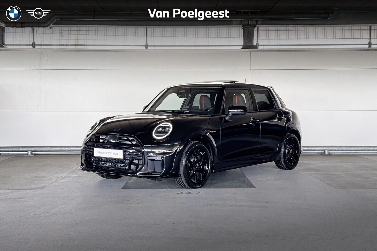 MINI Cooper - 5-deurs 1.5 Cooper C John Cooper Works | Glazen panoramadak | Pakket XL - AutoWereld.nl