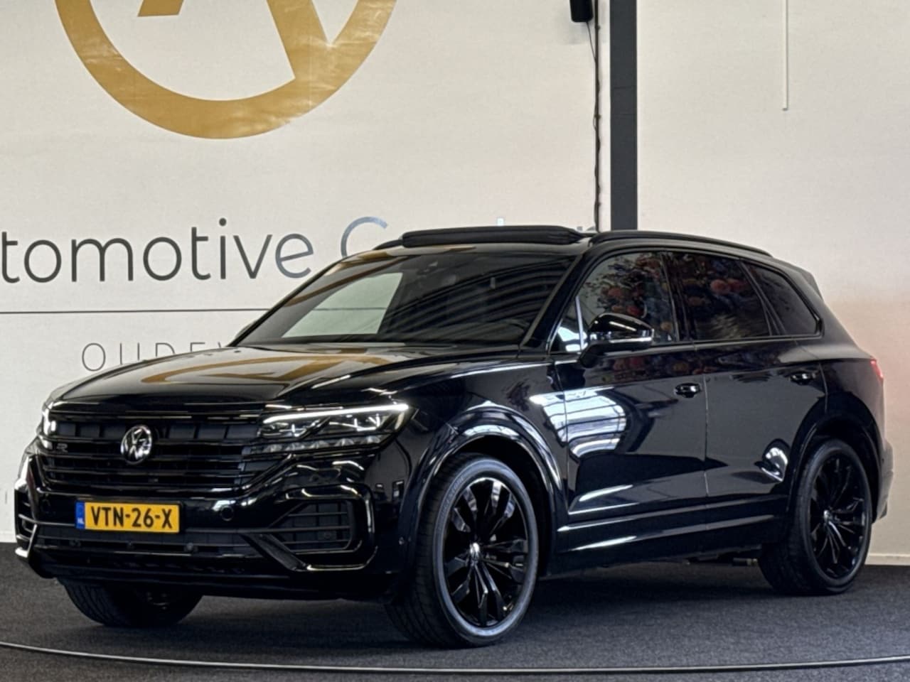 Volkswagen Touareg - 3.0 V6 TDI R-LINE | MASSAGE | LUCHTV. | EL. TREKHAAK | MEMORY - AutoWereld.nl