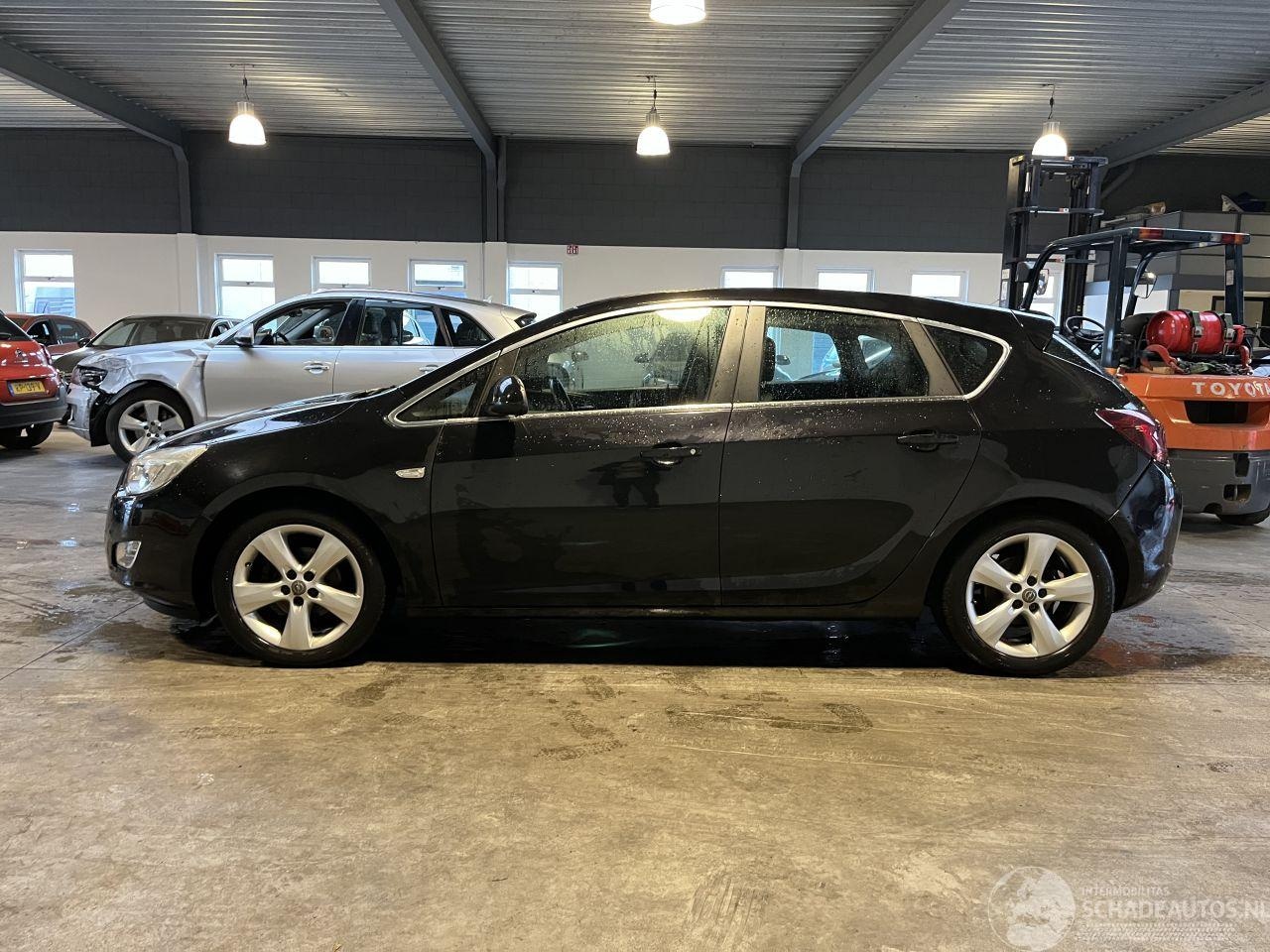 Opel Astra - 1.4 Turbo Cosmo 140 PK!