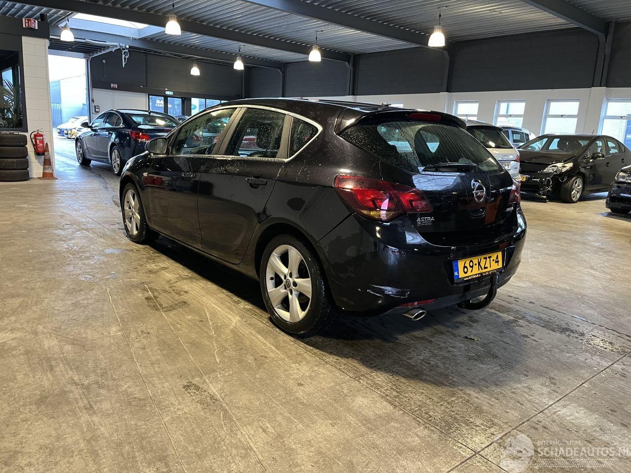 Opel Astra - 1.4 Turbo Cosmo 140 PK!