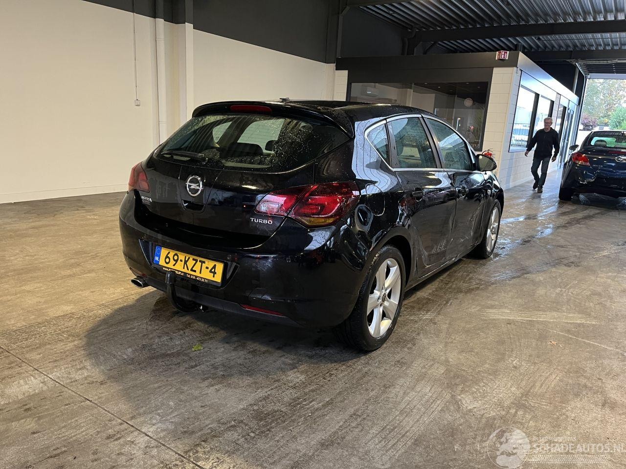 Opel Astra - 1.4 Turbo Cosmo 140 PK!