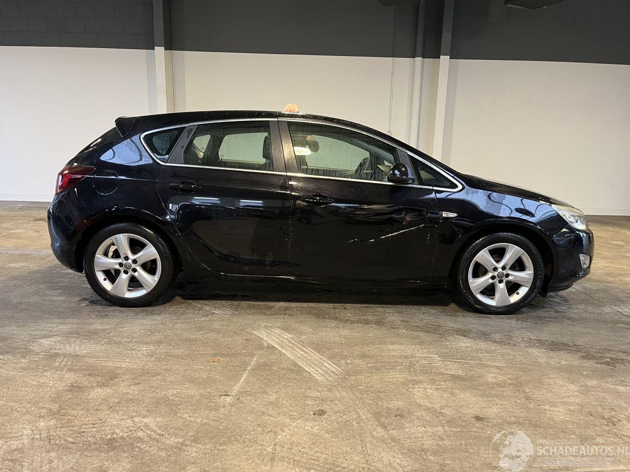 Opel Astra - 1.4 Turbo Cosmo 140 PK!