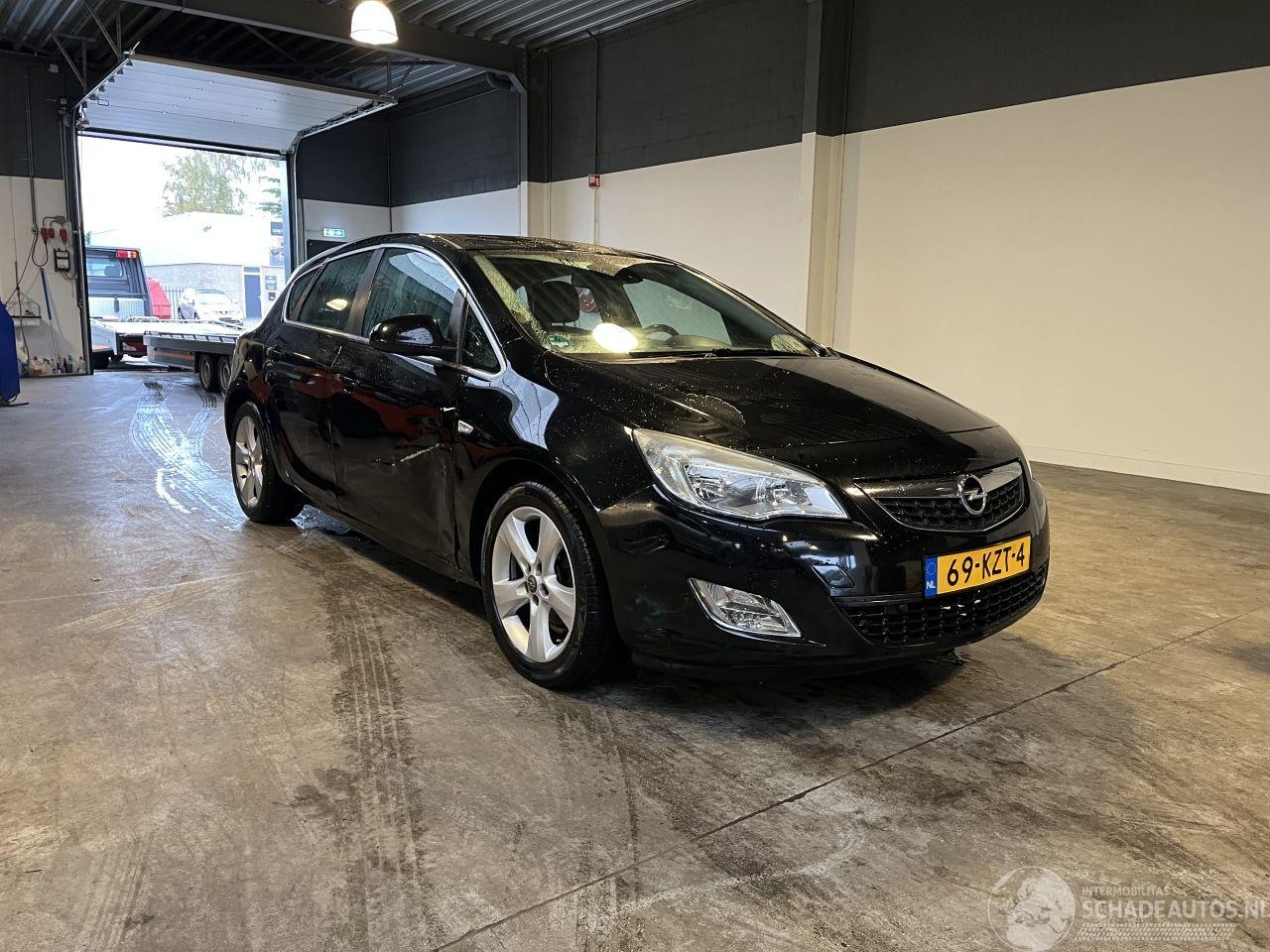 Opel Astra - 1.4 Turbo Cosmo 140 PK!