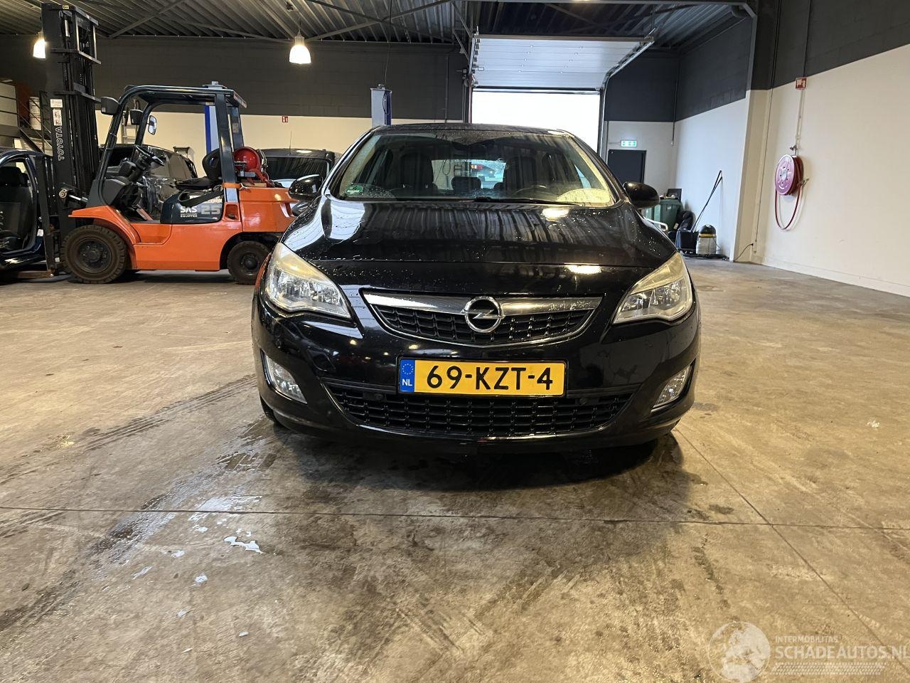 Opel Astra - 1.4 Turbo Cosmo 140 PK!