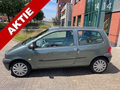 Renault Twingo - 1.2 Privilège KM 182148 NAP APK TM 21/11/2026 EL.Ramen + El.Spiegels Radio - Mistlampen |