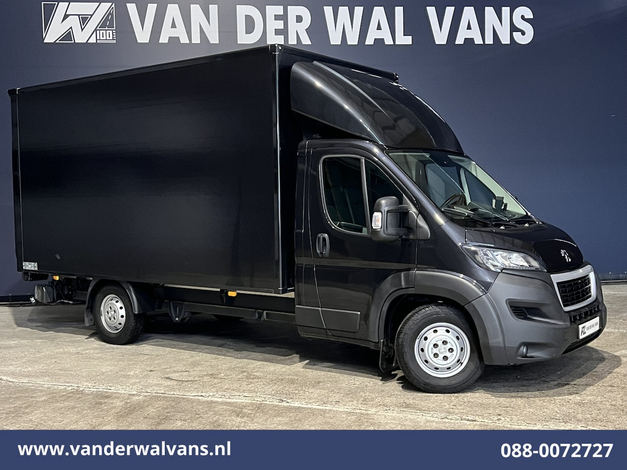 Peugeot Boxer - 2.2 BlueHDi 141pk Bakwagen Laadklep Euro6 Airco | Camera | Navigatie | Cruisecontrol | LED - AutoWereld.nl
