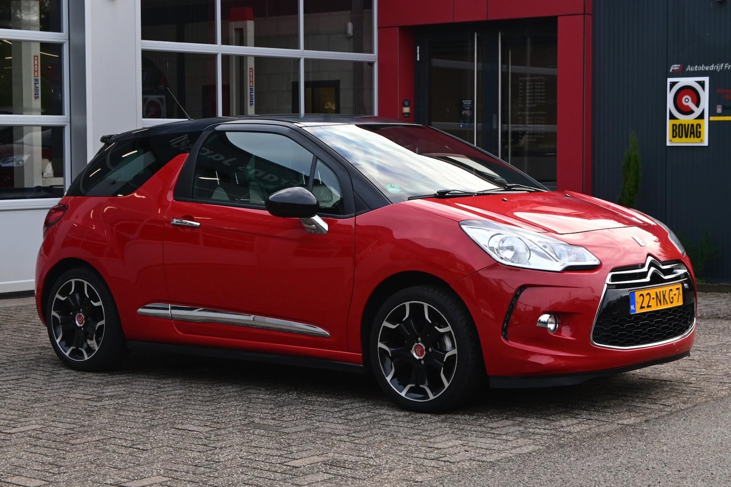 Citroën DS3 - 1.6 THP Sport Chic 155pk | Leder | Trekhaak | Stoelverwarming | Navi - AutoWereld.nl