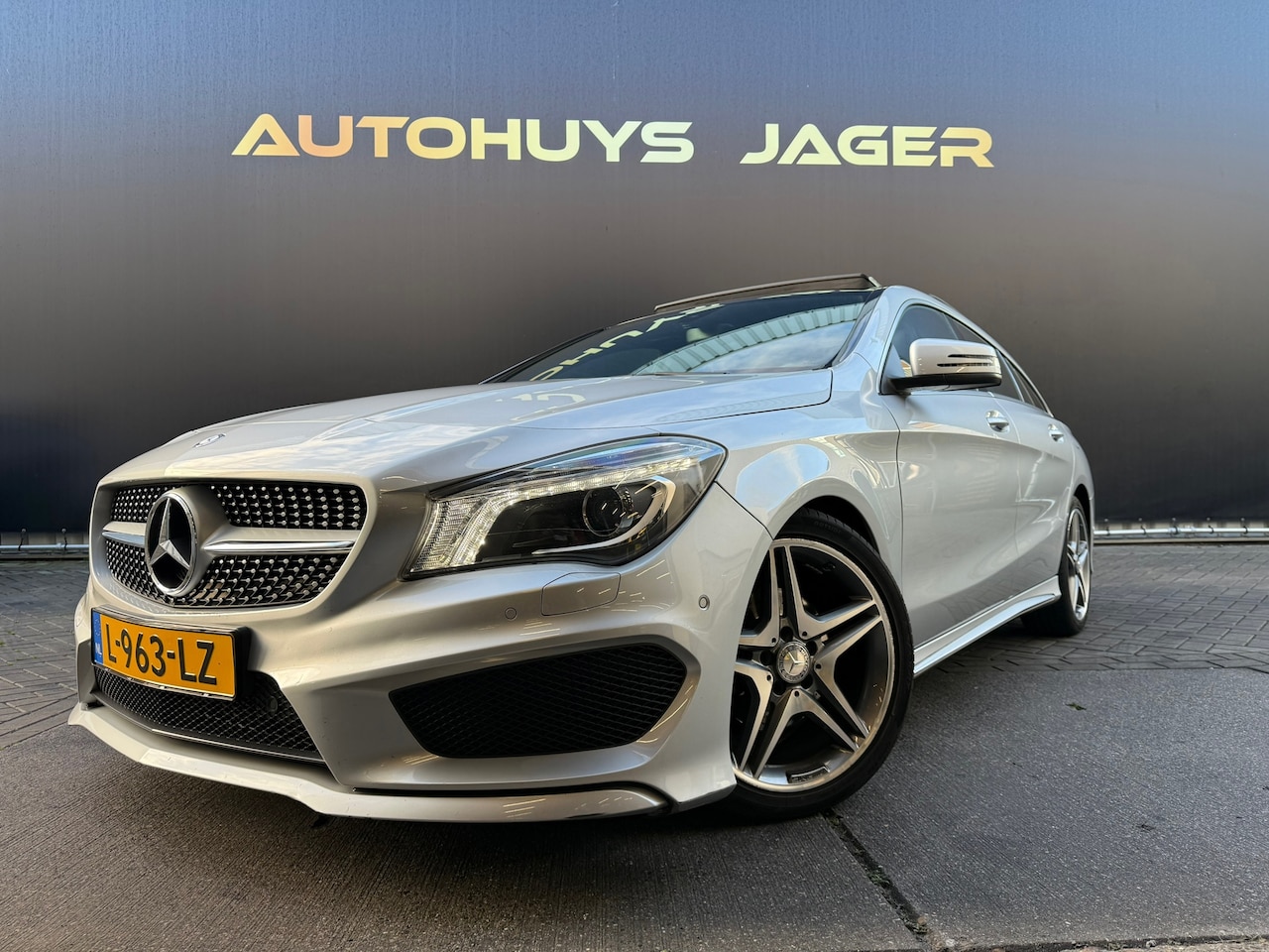 Mercedes-Benz CLA-klasse Shooting Brake - 180 OrangeArt Edition|Amg|Panorama|Alcantara - AutoWereld.nl