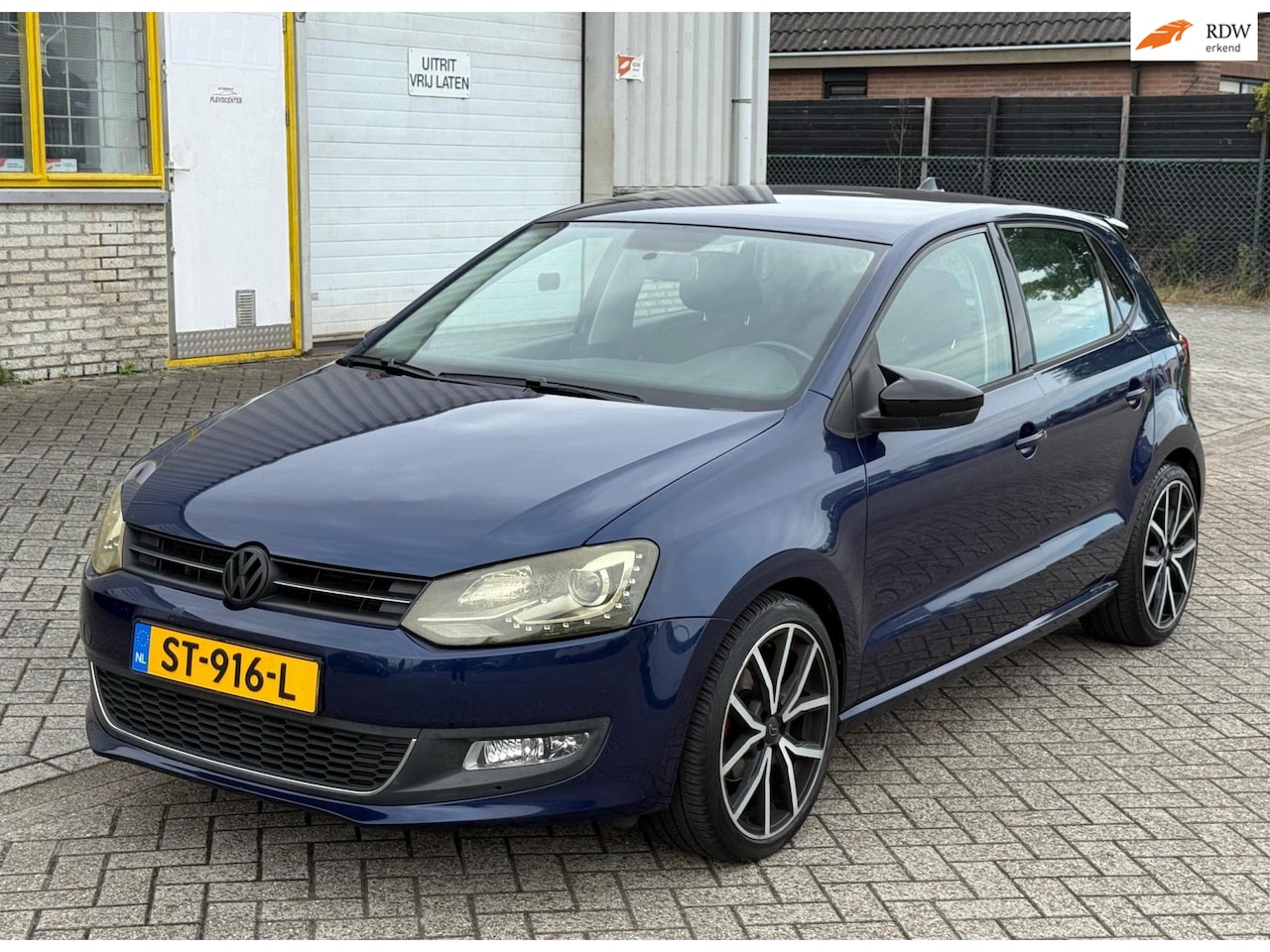Volkswagen Polo - 1.2 TSI GTI 105PK 6 BAK Bj 2011 BlueMotion Highline Nwe APK Sport 5 Deurs Airco Navi Xenon - AutoWereld.nl