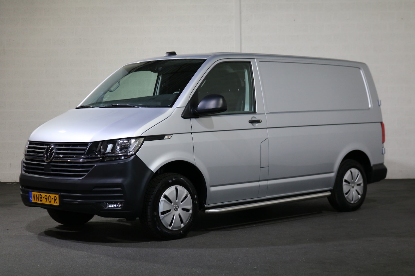 Volkswagen Transporter - 2.0 TDI L1 H1 110pk Airco - AutoWereld.nl