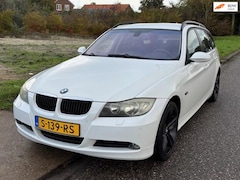 BMW 3-serie Touring - 320i ECC Audio-CD/Navi Cruise LMV 18" ESP ABS Memorystoel Stoelverwarming Afn. trekhaak De
