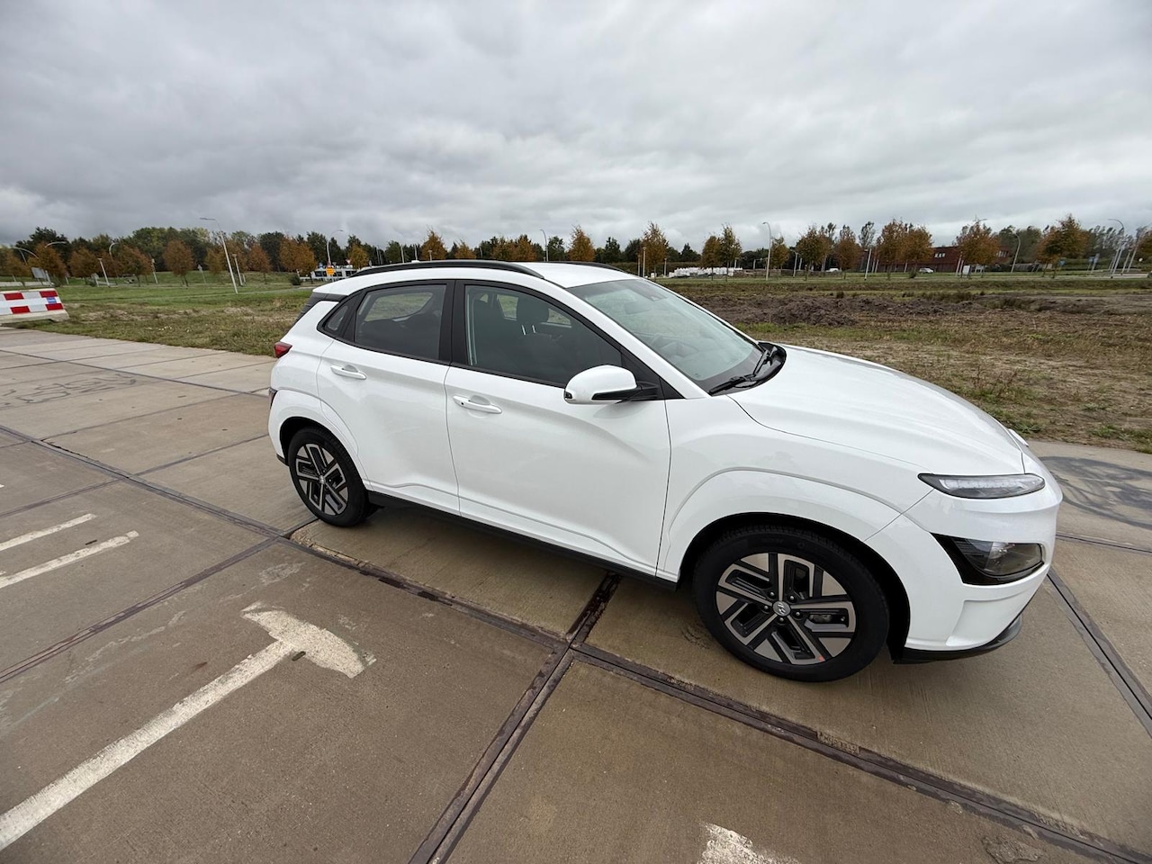 Hyundai Kona - EV Comfort 39 kWh hele mooie Hyundai Kona. Zo goed als nieuw! - AutoWereld.nl
