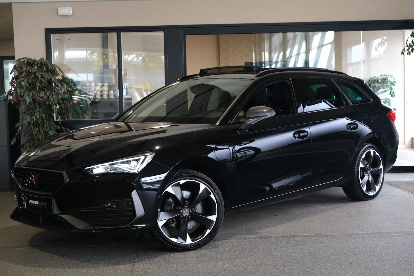 CUPRA Leon Sportstourer - 1.4 e-Hybrid 204PK Pano Navi Cam ACC Elek Achterklep - AutoWereld.nl