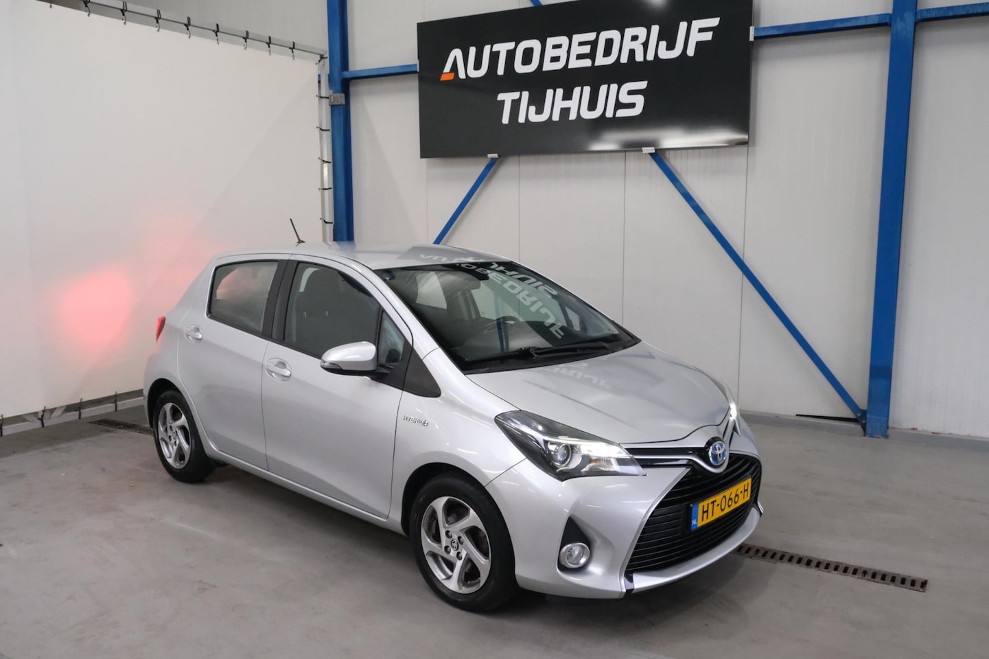 Toyota Yaris - 1.5 Hybrid Lease - N.A.P. Airco, Cruise, Navi, Camera. - AutoWereld.nl