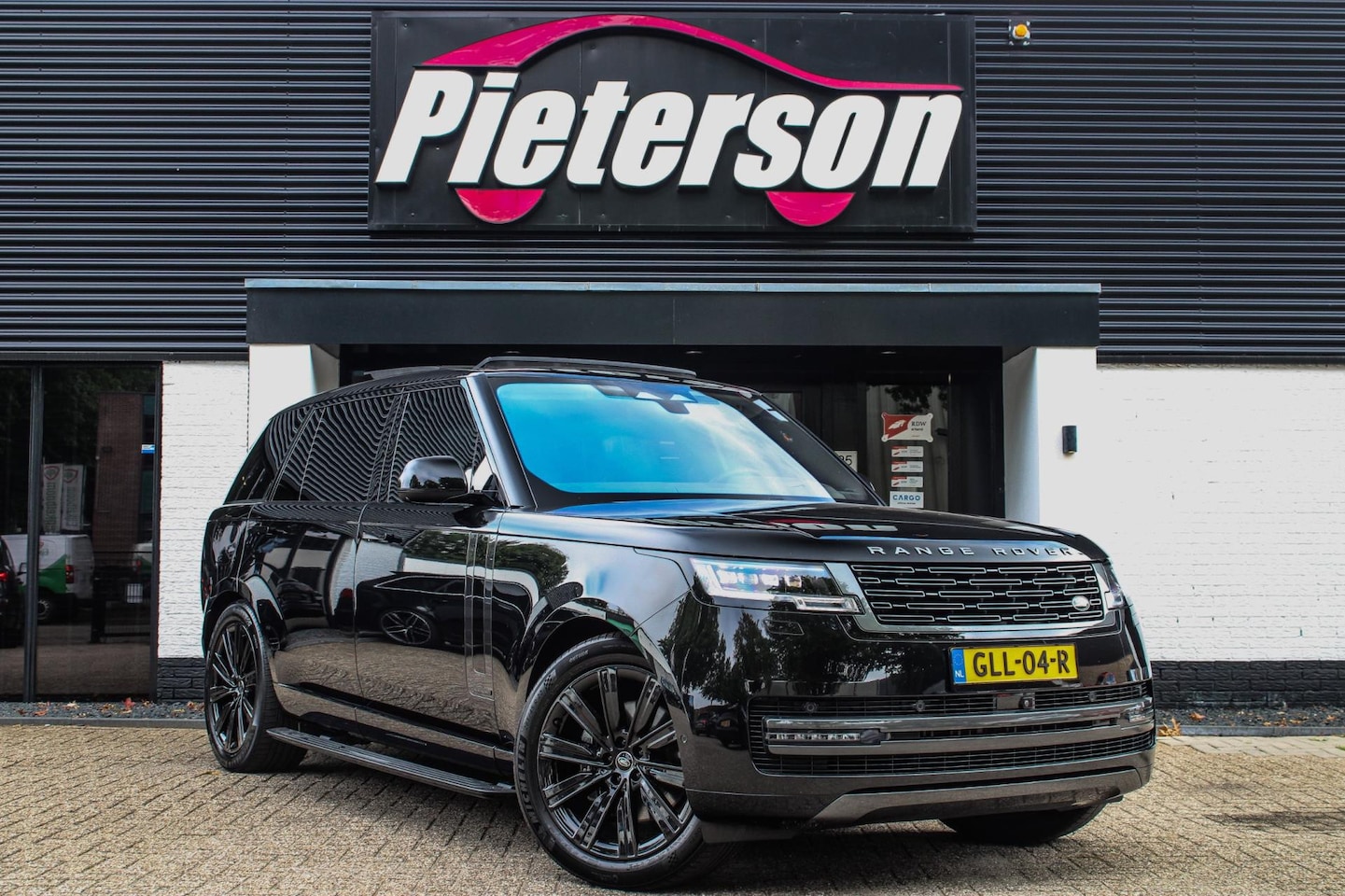 Land Rover Range Rover - 3.0 D350 LWB Autobiography 7p. BTW - AutoWereld.nl