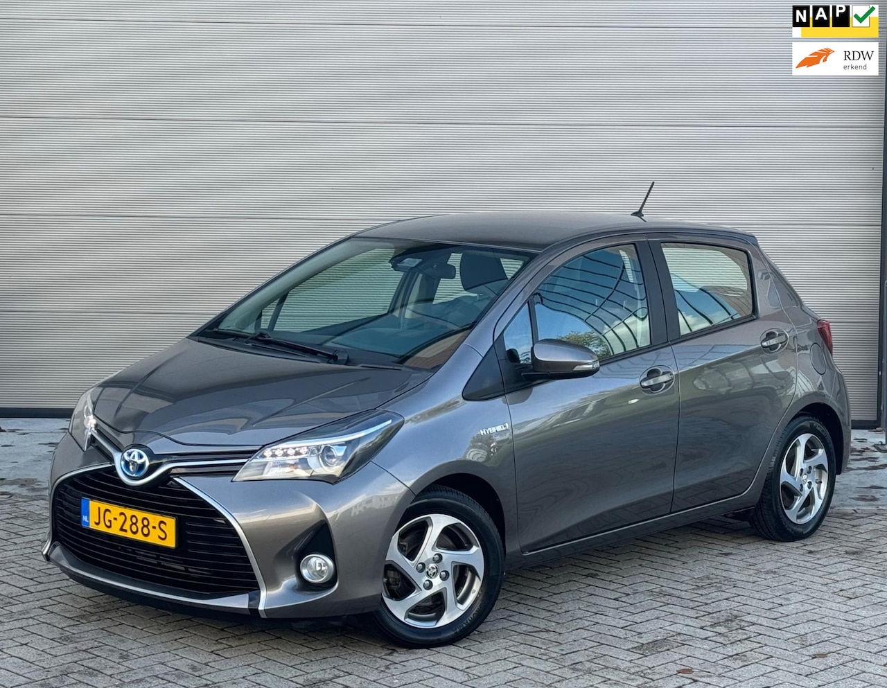 Toyota Yaris - 1.5 Hybrid AUT 5DR 2016 Grijs 48DKM NAP|CAMERA - AutoWereld.nl