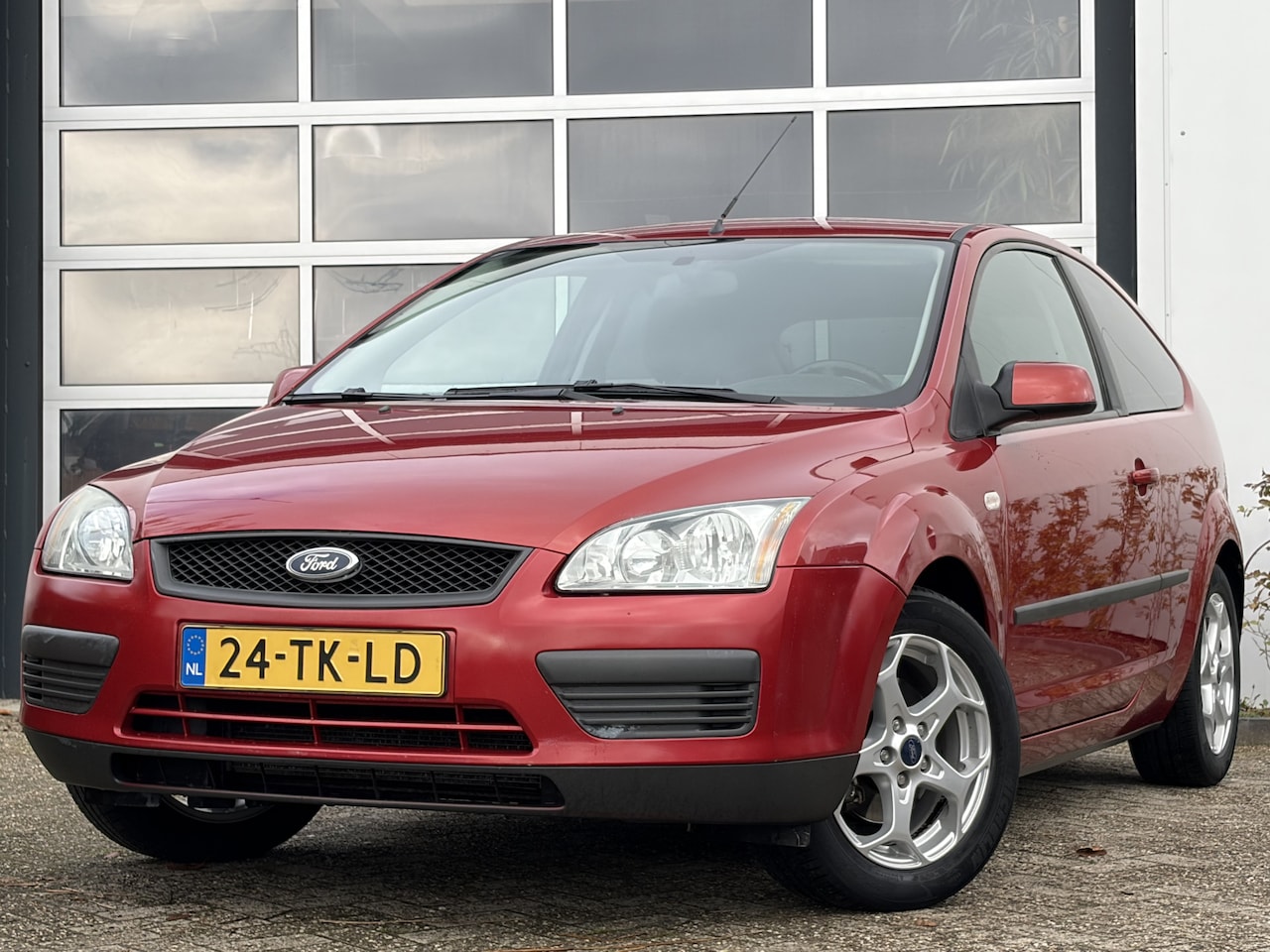 Ford Focus - 1.4-16V Trend 81pk | APK tot 01-09-2026! | Airco | Cruise control | Elektrische ramen voor - AutoWereld.nl