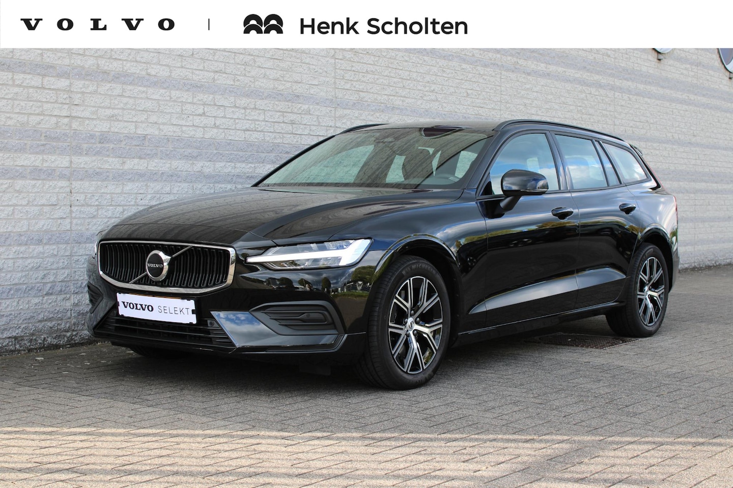 Volvo V60 - B3 Automaat Essential | Lederen Interieur| Adaptieve Cruise Control| Blind Spot| Verwarmba - AutoWereld.nl