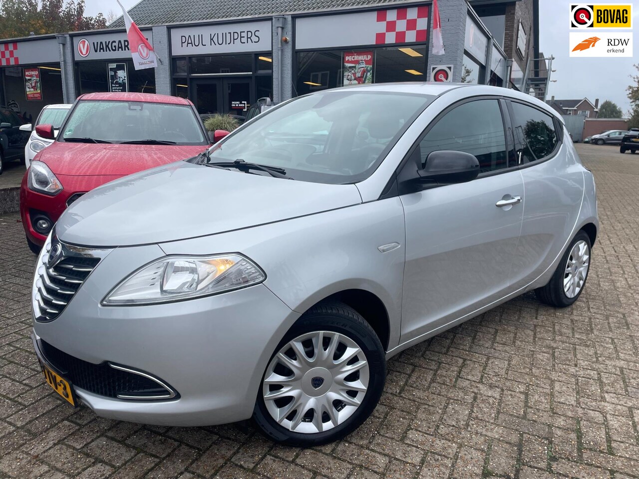 Lancia Y(psilon) - Ypsilon 1.2 Platinum *airco + parkeersensor + trekhaak* - AutoWereld.nl