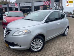 Lancia Y(psilon) - Ypsilon 1.2 Platinum *airco + parkeersensor + trekhaak