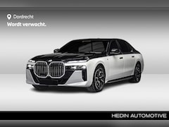 BMW i7 - eDrive50 M-Sport | Two Tone Black Wrap | Iconic Glow kristalkoplampen+Grille | Individual