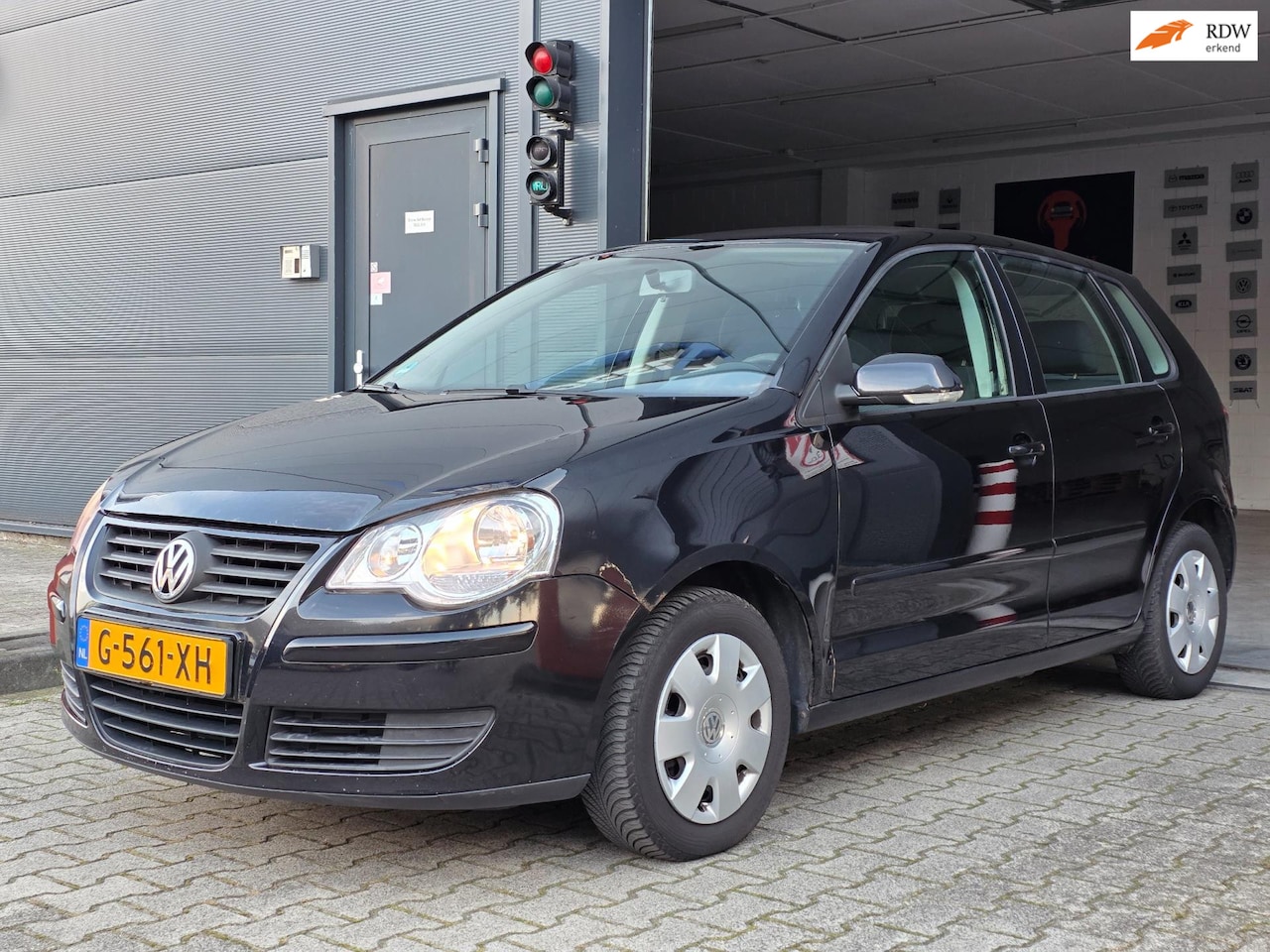 Volkswagen Polo - 1.2 Easyline / AIRCO / GARANTIE / ELEKTR. RAMEN V+A / ISOFIX / ARMSTEUN / BEKERHOUDER / 2 - AutoWereld.nl