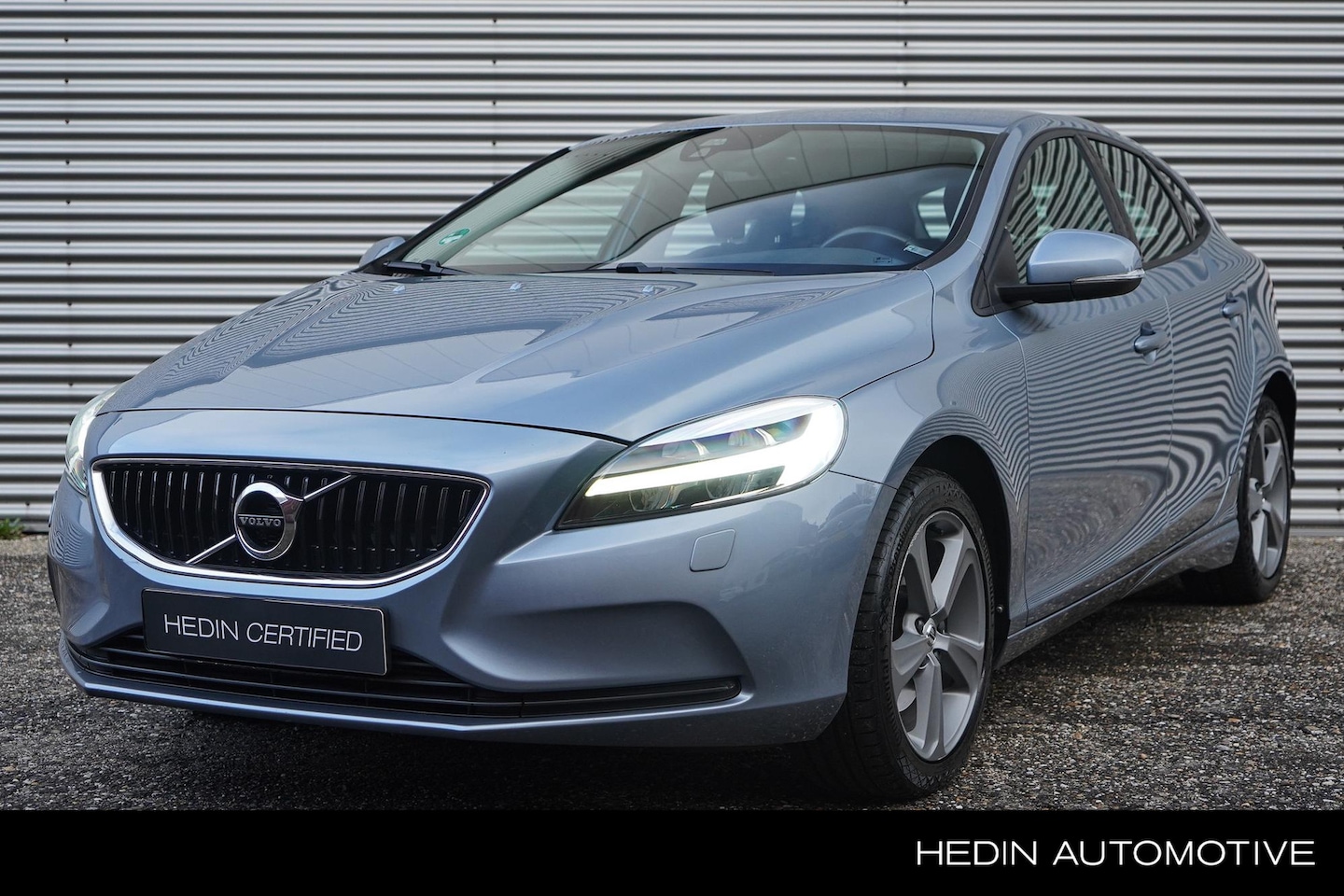 Volvo V40 - 2.0 T2 Nordic+ | Standkachel | Trekhaak | Stoelverwarming | 17 inch LM | Extertior Styling - AutoWereld.nl