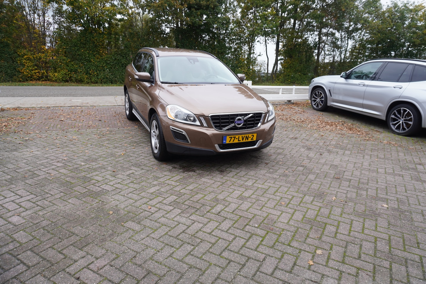 Volvo XC60 - 2.0T Momentum TREKHAAK LEER STOELVERWARMING NAVI - AutoWereld.nl