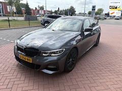 BMW 3-serie - 320i High Executive M-SPORT VOL SCHUIFDAK l H/K l HUD l 360 l DAB l M-PERF REMMEN l ORG.NL