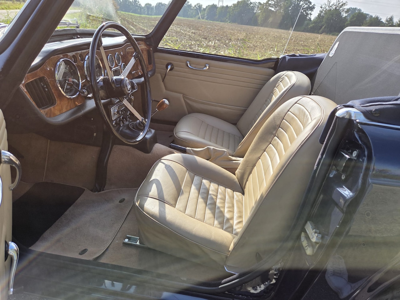 Triumph TR4 - TR4A IRS - AutoWereld.nl