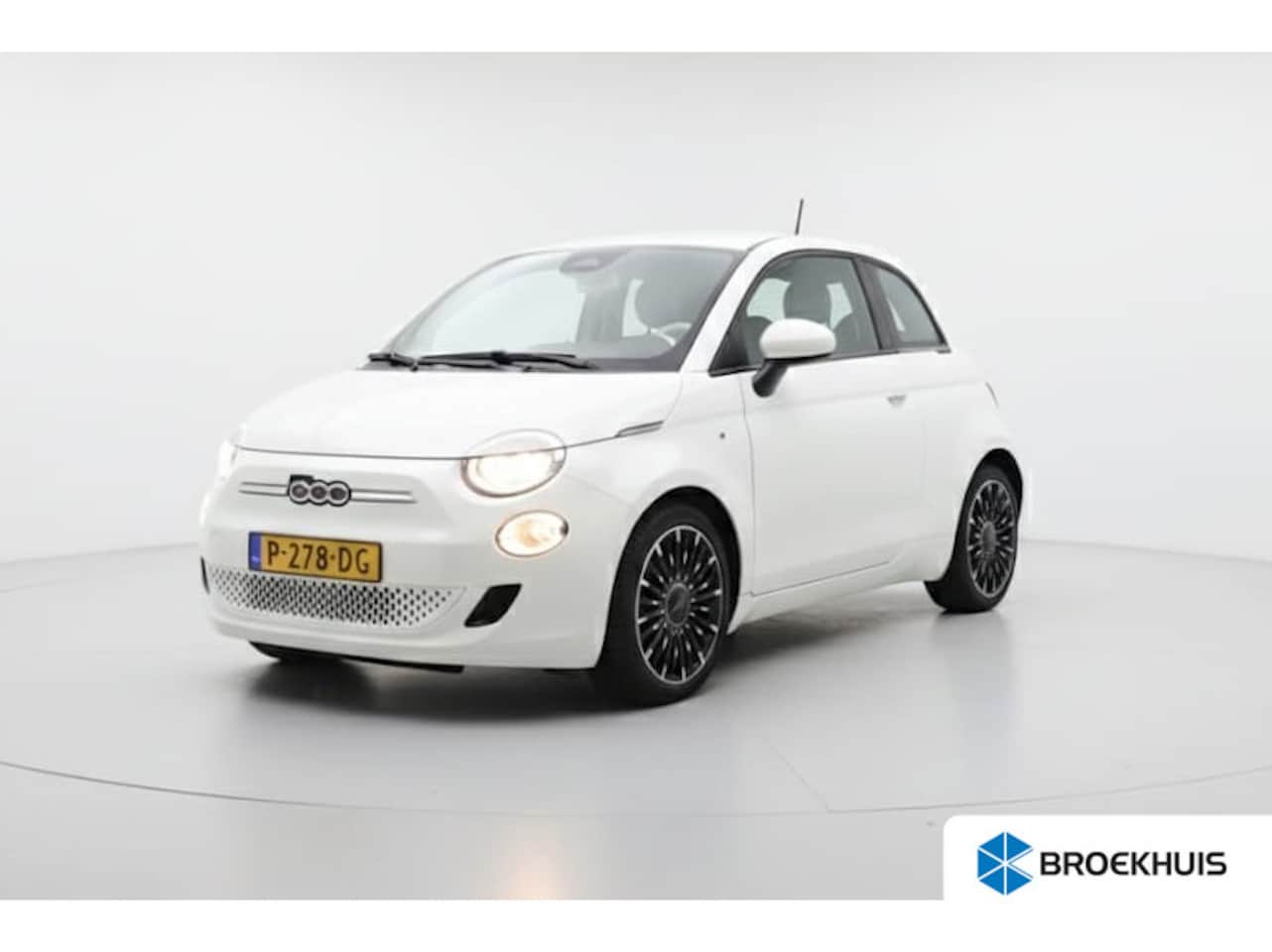 Fiat 500e - Icon 42 kWh | Climate Control | 17" Lichtmetalen Velgen | Cruise Control | Parkeersensoren - AutoWereld.nl