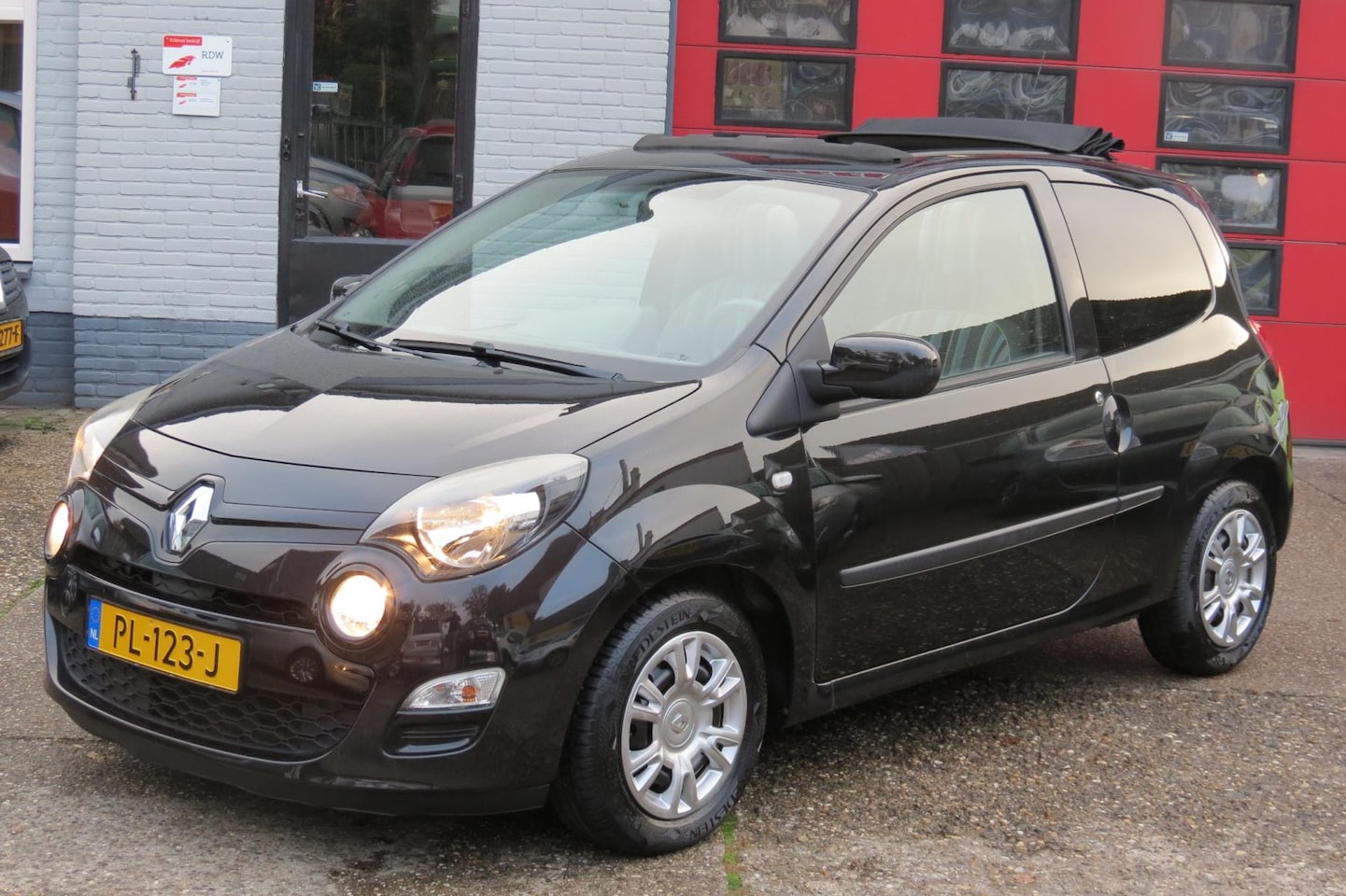 Renault Twingo - 1.2-16V Dynamique 1.2 16V Dynamique , OPEN DAK , SCHUIFDAK - AutoWereld.nl