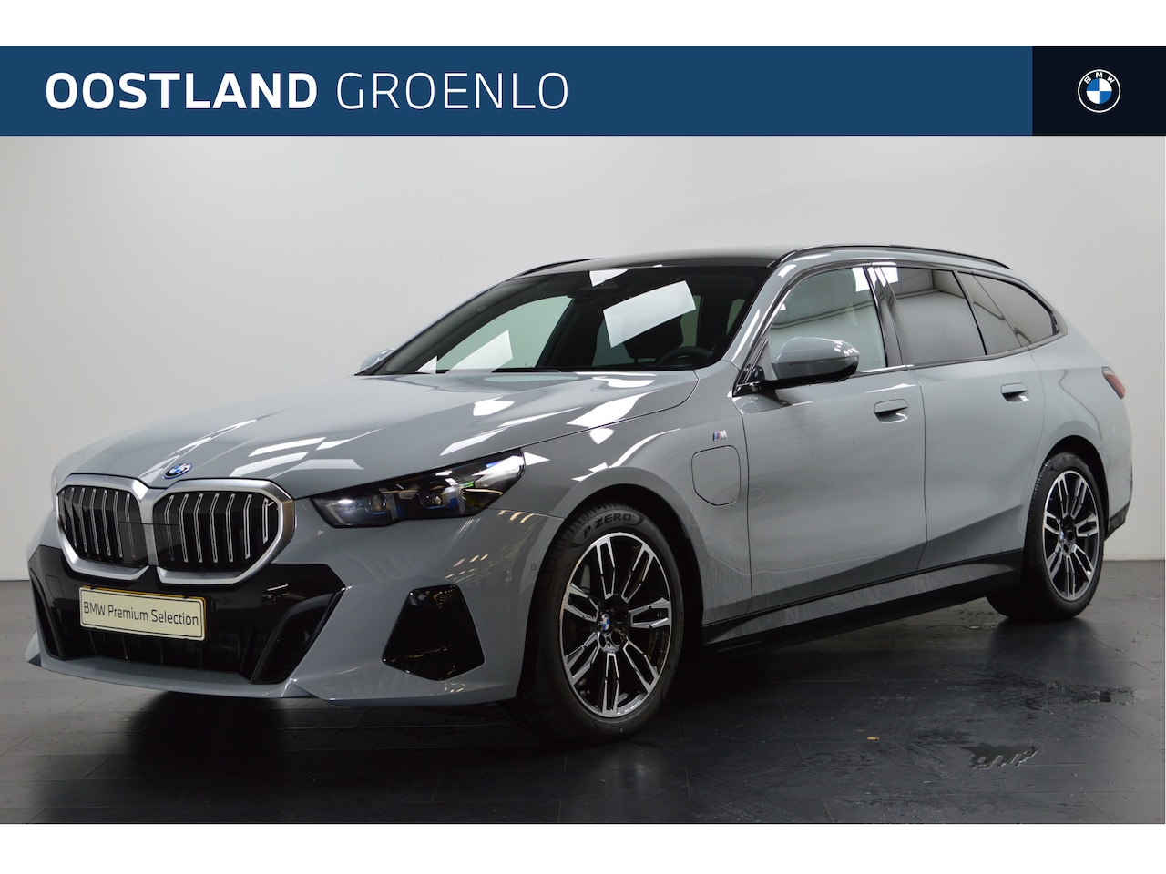 BMW 5-serie Touring - 530e M Sport Automaat / Panoramadak / Trekhaak / Achteruitrijcamera / Adaptieve LED / M Sp - AutoWereld.nl