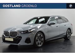 BMW 5-serie Touring - 530e M Sport Automaat / Panoramadak / Trekhaak / Achteruitrijcamera / Adaptieve LED / M Sp