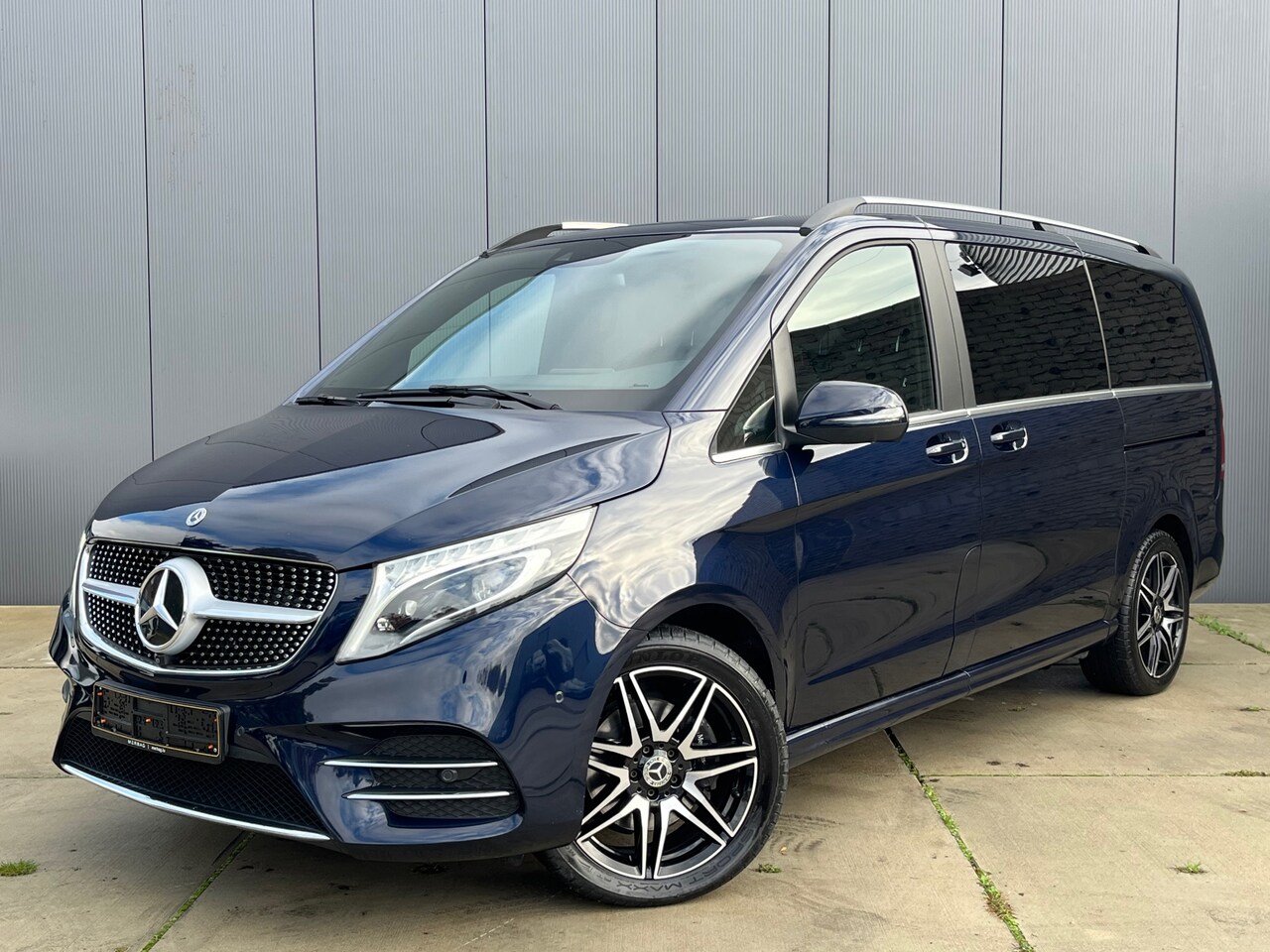 Mercedes-Benz V-klasse - 300d 4-MATIC Lang Avantgarde Edition AMG / Luchtvering / Memory - AutoWereld.nl