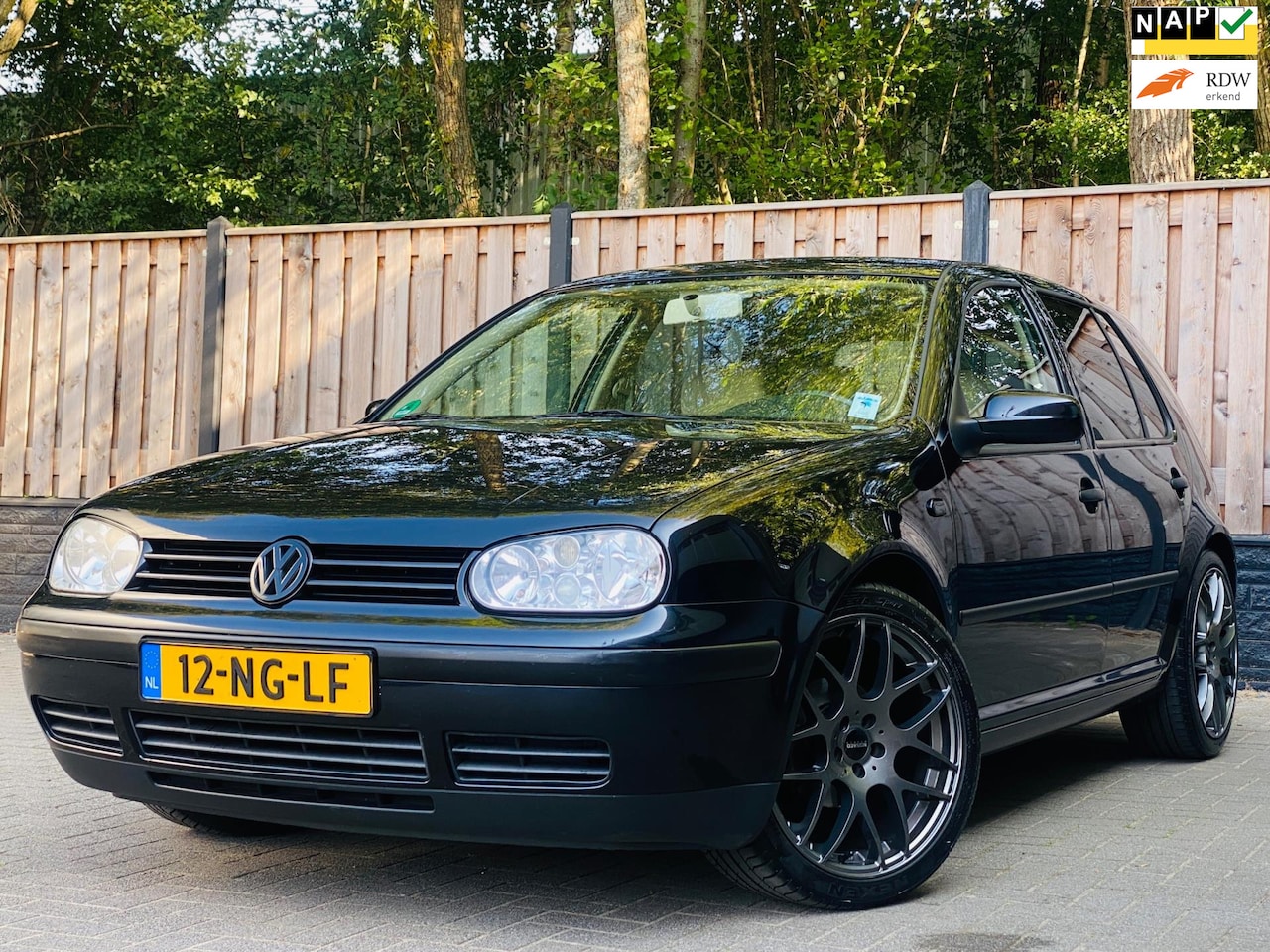 Volkswagen Golf - 1.6 Comfortline AIRCO I NAVI I 18 LMV I APK - AutoWereld.nl